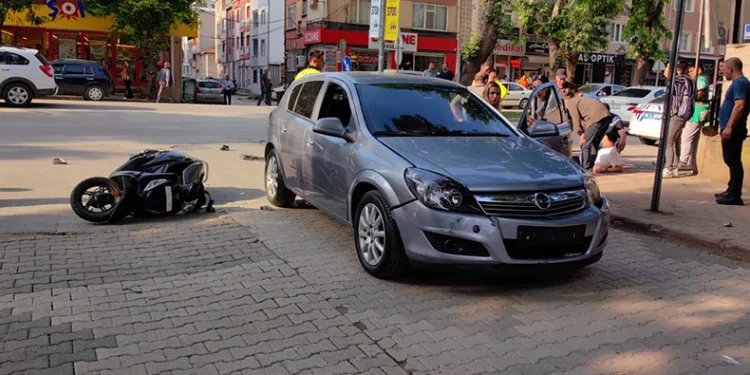 Kazaya karışan sürücü gözyaşlarına boğuldu