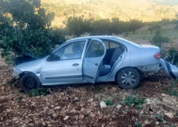 Gölbaşı’nda otomobil yoldan çıkarak devrildi
