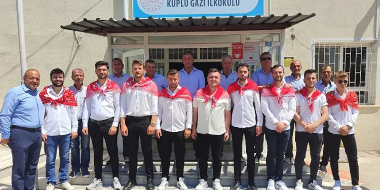 Kınalı kuzular dualarla askere uğurlandı