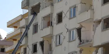 Canlarını hiçe sayıp eşya taşıyorlar
