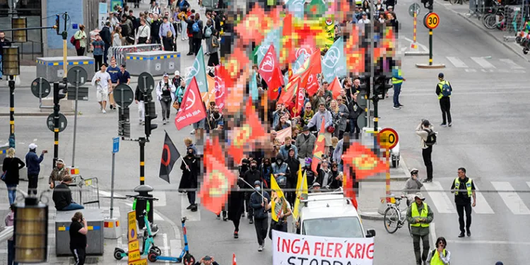 Terör destekçileri yasaları protesto etti