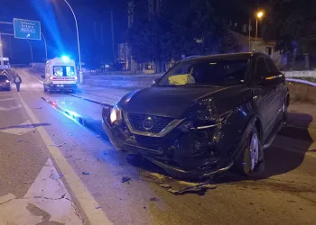 İki otomobil çarpıştı: 4 yaralı