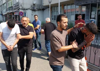 Anahtarını kopyalayıp çaldıkları aracı sattılar