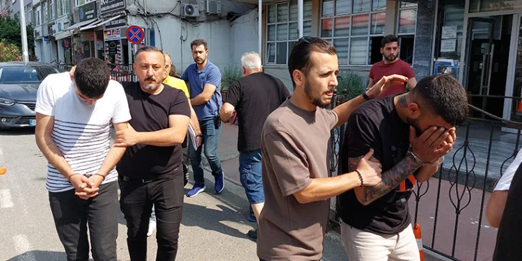Anahtarını kopyalayıp çaldıkları aracı sattılar