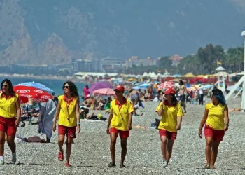 Onları görenler boğulma numarası yapıyor