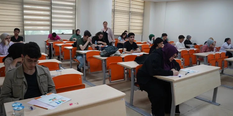 Gençler YKS Provasında ter döktü
