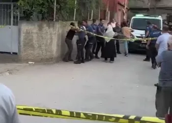 Önce eşini yaraladı ardından kendi kafasına sıktı