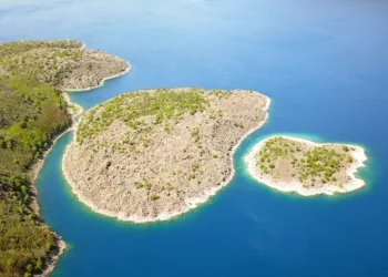 Dünyanın ikinci büyük krater gölü