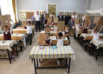 Protokol öğrencilerin heyecanına ortak oldu