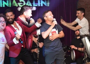 Ünlü oyuncular Mehmet Çevik’in şarkılarıyla eğlendi