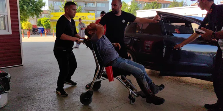 Acemi kasaplar soluğu hastanede aldı