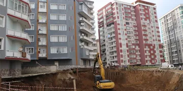 Toprak kayması, binanın tahliyesine neden oldu