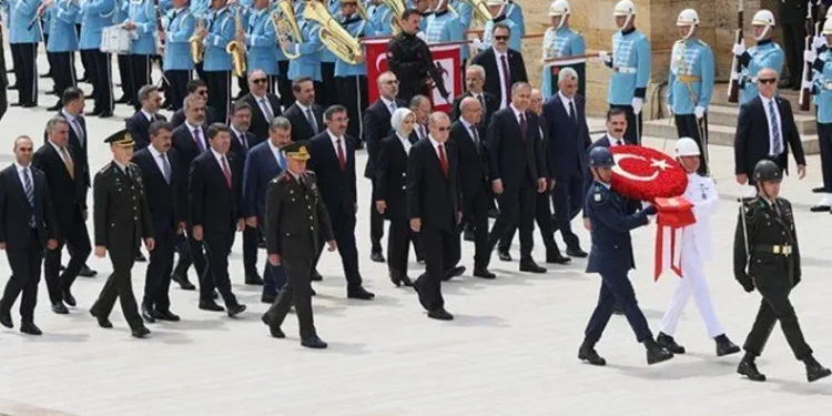 Erdoğan ve Bakanlardan Anıtkabir’e ziyaret