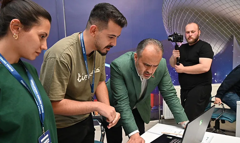 Bursa’da genç fikirler yarıştı