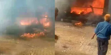 Yemek yaparken evin alt katını yaktı