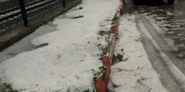 20 dakikada sokaklar beyaza büründü