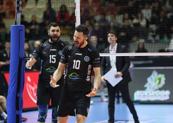 Emre Batur’la sözleşme yenilendi