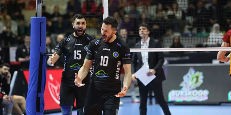 Emre Batur’la sözleşme yenilendi