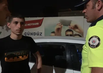 Ehliyetin el konulunca polislerle pazarlık yaptı