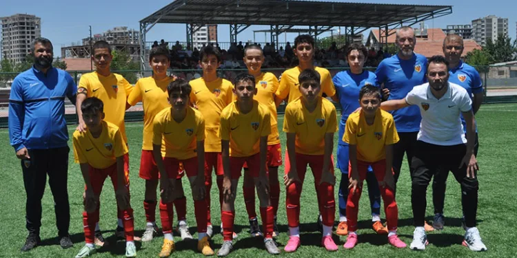 Arda Yiğit Oflaz sezonu 32 golle tamamladı