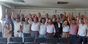 MHP’ye katılanlara rozetleri törenle takıldı