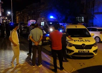 Arkadaş kavgasında kan aktı