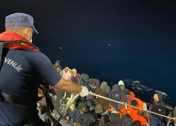 Yunanistan’ın geri ittiği göçmenler kurtarıldı