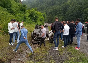 Zonguldak’ta otomobil taklalar atarak durabildi