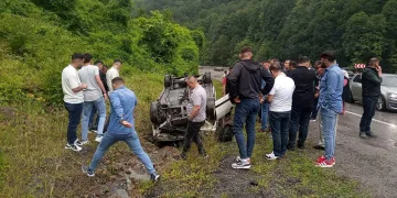 Zonguldak’ta otomobil taklalar atarak durabildi