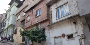 Çanak anteni düzeltmek isterken canından oldu
