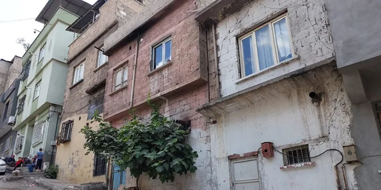 Çanak anteni düzeltmek isterken canından oldu