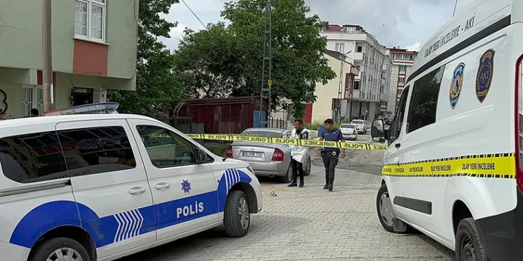 Genç, annesiyle kavga eden babasını vurdu