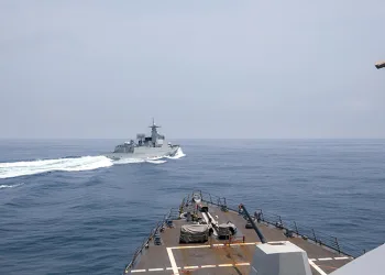 ABD uçağına agresif manevra