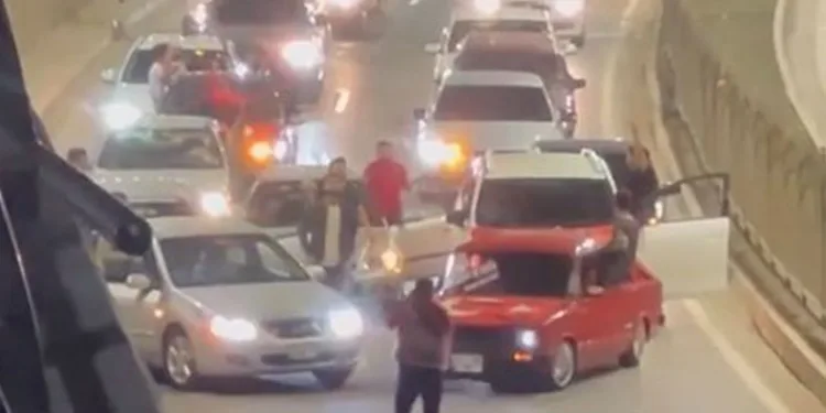 Yolu kapatan araçlara ceza yağdı