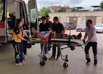 Bursa’da durdurmak istediği traktörünün altında kaldı