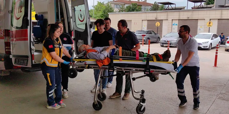 Bursa’da durdurmak istediği traktörünün altında kaldı