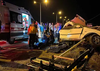 Otomobil karşı şeride geçti: 2 ölü