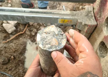 3 dakikada alınan beton örneğinden, deniz kumu çıktı