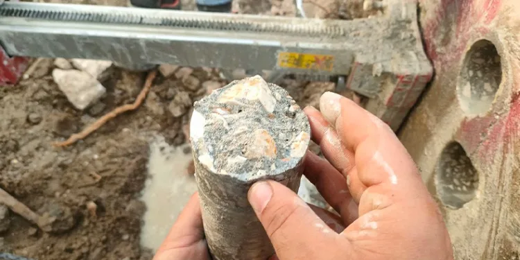 3 dakikada alınan beton örneğinden, deniz kumu çıktı