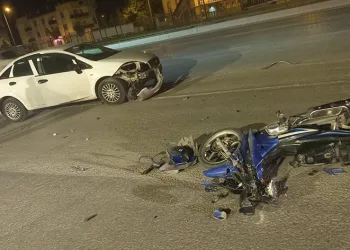 İnegöl’de otomobil ile motosiklet kafa kafaya çarpıştı