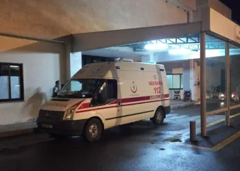 Kuvvetli fırtına çatıdaki insanları savurdu
