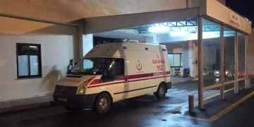 Kuvvetli fırtına çatıdaki insanları savurdu