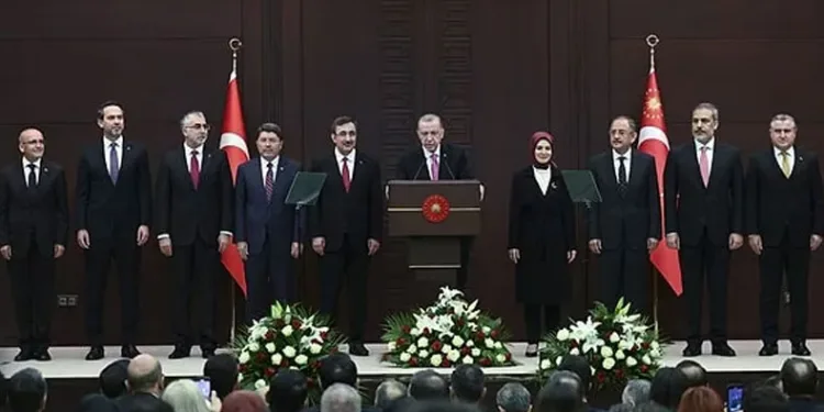 Açıklanan yeni kabinede yok yok