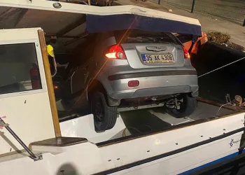 Alkollü sürücü tekne üzerine düştü