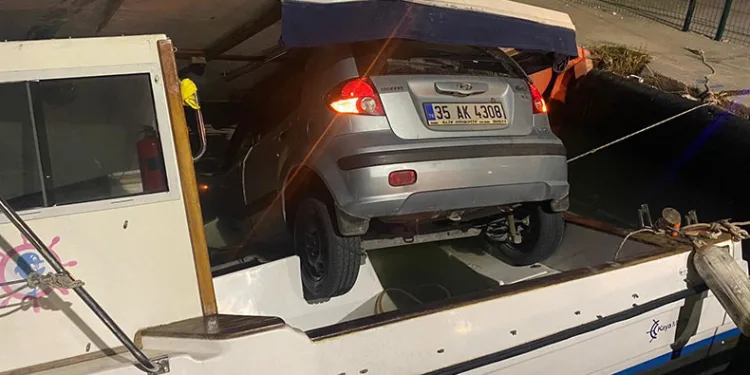 Alkollü sürücü tekne üzerine düştü