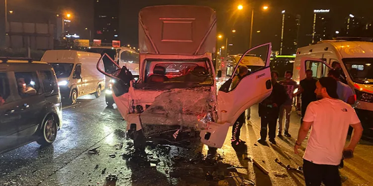 Peş peşe karşılıklı trafik kazası