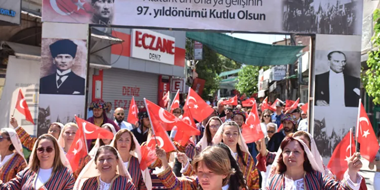 Atatürk’ün Urla’ya gelişinin 97. yılı coşkuyla kutlandı