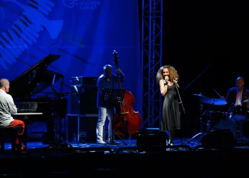 Ormanda caz müzikle keyifli gece