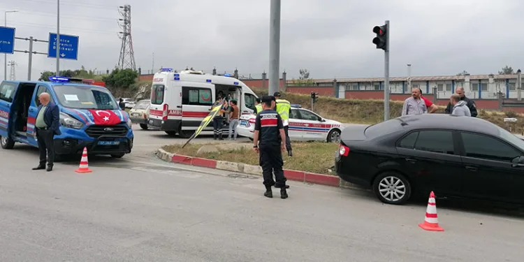 Şehit oğullarının cenazesini karşılamaya giderken kaza geçirdi