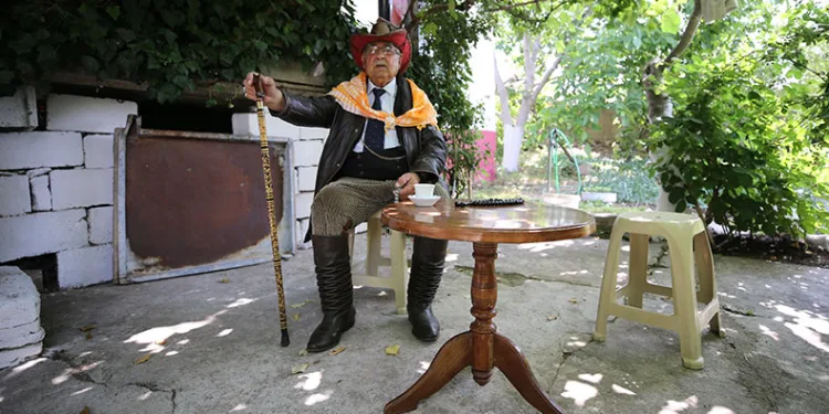 “Kırklareli’nin efesi” giyim tarzından vazgeçmiyor